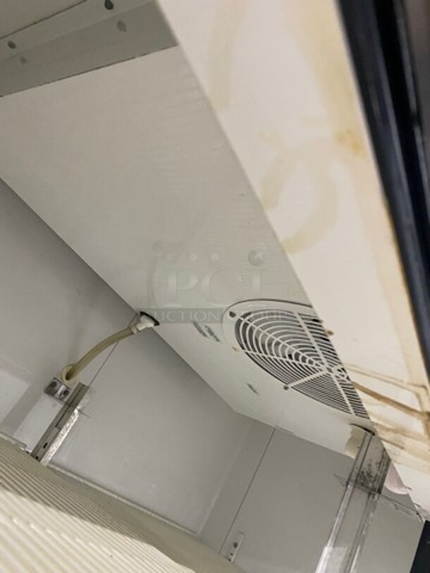 True Commercial 2 Door Reach In Cooler! Poly Coated Racks! All Stainless Steel! Model: T49 SN: 6950022 115V 60HZ 1 Phase - Image 6 of 9