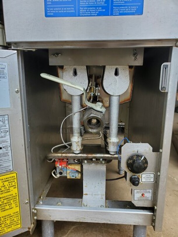 ANETS SLG40 Propane Floor model Lbs. 40 Tank Capacity Fryer 16X28X36 Like New! - Image 5 of 6