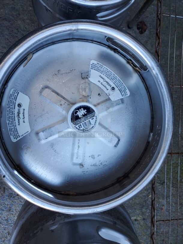 Draft beer barrels (1 full|1 Empty) - Image 7 of 9