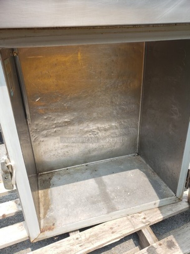 Silver King Lettuce Crisper/Dispenser!

115 V
60 Hz
2.4 A - Image 3 of 6