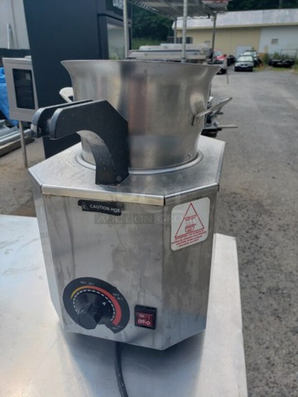 Paragon 2028C Pro-Deluxe 3 Qt. Warmer!

120 V
50/60 Hz
517 W - Image 1 of 2