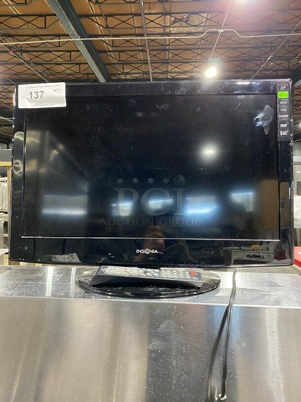 Insignia Flat Screen TV! With Remote! Model: NS24LD100A13 SN: 121124DU003898 120V
