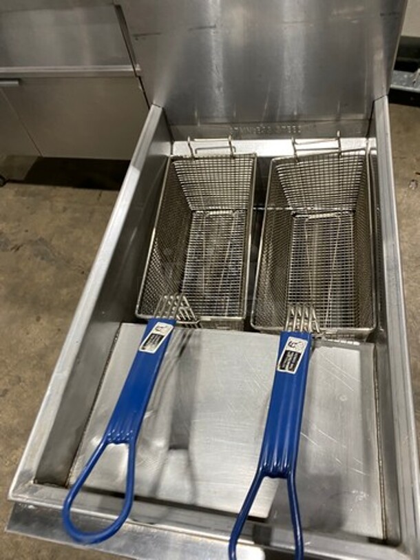 American Range Commercial Natural Gas Powered Deep Fat Fryer! With 2 Metal Frying Baskets! With Backsplash! All Stainless Steel! On Legs! Model: AF50HE SN: 211020FO029 - Image 5 of 9