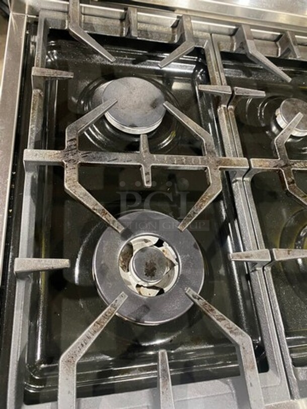 SWEET! Zline Gas Powered 6 Burner Stove! With Oven Underneath! Stainless Steel! MODEL RG36 SN:RG36GE2204007903 120V  - Image 6 of 11