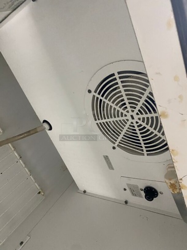 True Commercial Single Door Reach In Refrigerator! Solid Stainless Steel! Model: T23 SN: 11808102 115V 60HZ 1 Phase - Image 6 of 9