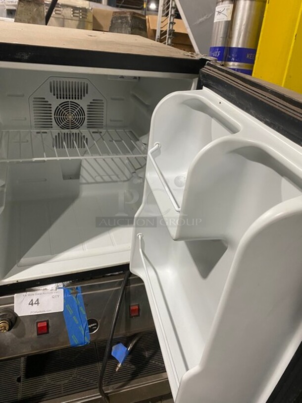 Culinair Stainless Steel Countertop Mini Refrigerator! Model: AF100S - Image 6 of 8