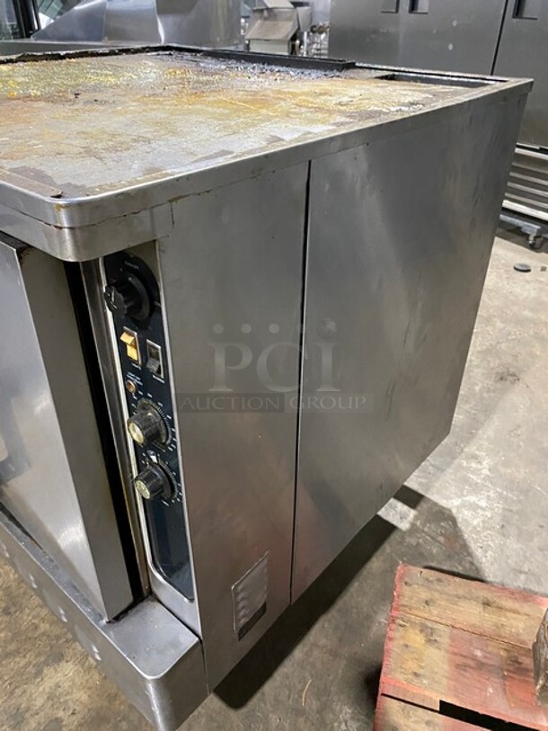 Blodgett Stainless Steel Commercial Full Size Convection Oven w/ Solid Doors, Metal Oven Racks and Thermostatic Controls. - Image 2 of 7