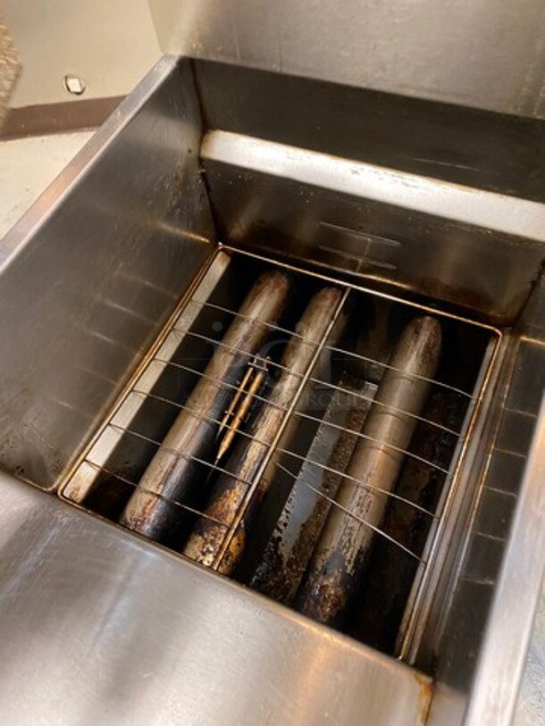 LATE MODEL! 2022 Asber Commercial Natural Gas Powered Deep Fat Fryer! With Metal Frying Baskets! With Backsplash! All Stainless Steel! On Casters! WORKING WHEN REMOVED! Model: AEF4050 - Image 6 of 9