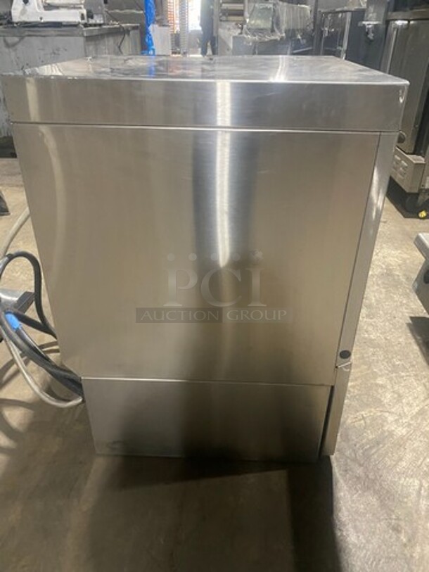 Champion Commercial Under The Counter Dishwasher! All Stainless Steel! Model: UH170B70 SN: W111128526 120/208/230V 60HZ 1 Phase - Image 2 of 9