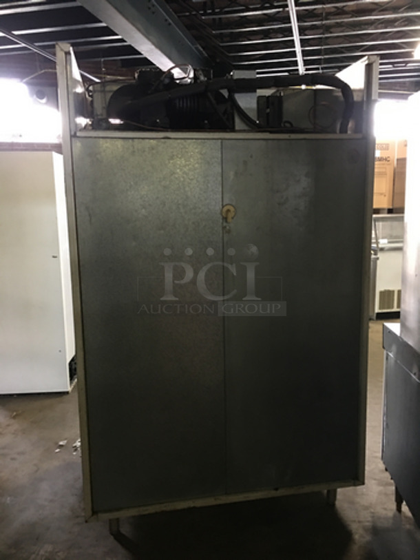 Frigidaire Commercial 2 Door Reach In Cooler Merchandiser! With View Through Doors! With Poly Coated Racks! On Legs! Model: T5CLGPCA-5 SN: C0767131 115/208/230V 60HZ 1 Phase - Image 4 of 8