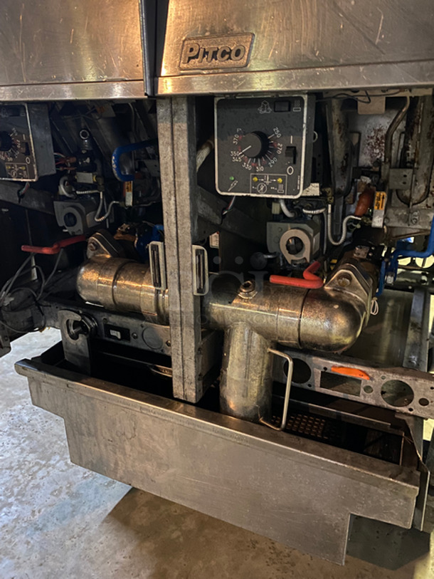 Pitco Frialator Commercial Natural Gas Powered 2 Bay Deep Fat Fryer! All Stainless Steel! On Casters! Model: SSH55 SN: G14BD009401 - Image 8 of 11