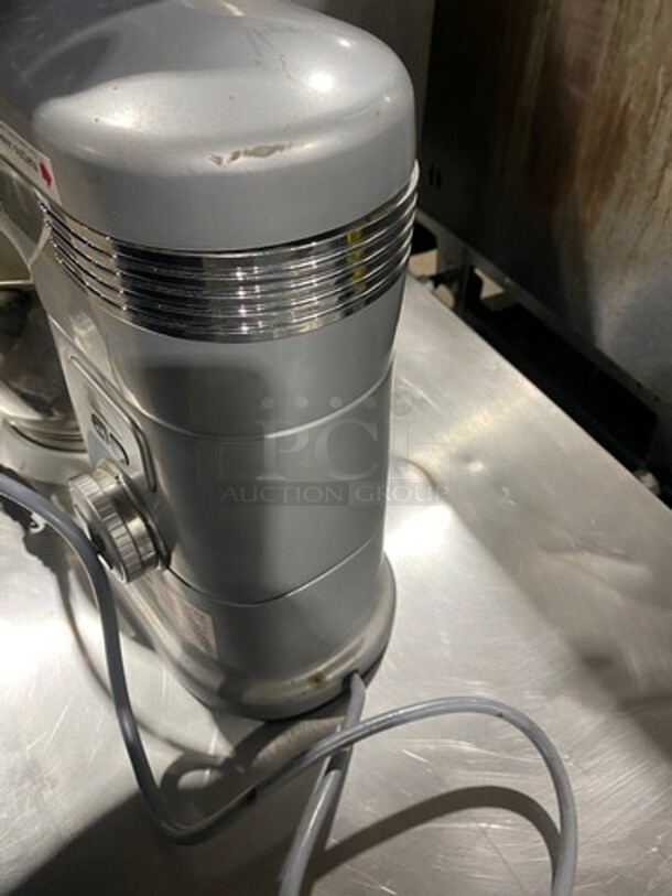 Cuisinart Countertop Mixer! With Mixing Bowl! With Paddle, Whisk And Hook Attachement! - Image 4 of 8