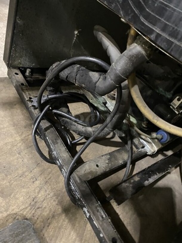 True Commercial Single Door Reach In Refrigerator Merchandiser! With View Through Door! With Poly Coated Racks! Model: GDM26 SN: 13168480 115V 60HZ 1 Phase - Image 8 of 8