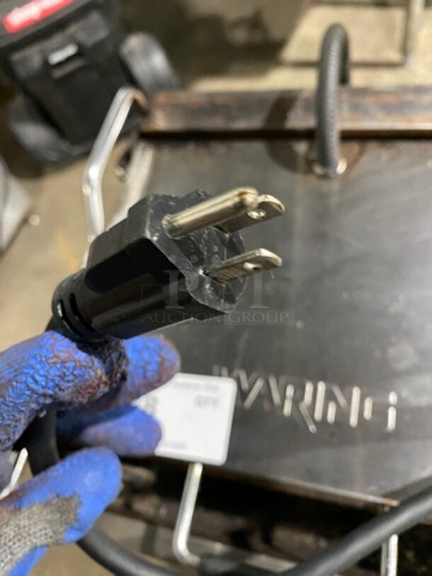 Waring Commercial Countertop Panini/Sandwich Supremo Grill! All Stainless Steel! Press With Ribbed Surface! Model: WPG250 120V - Image 8 of 8