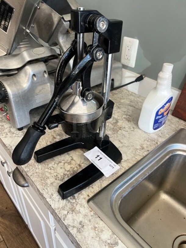 Countertop Manual Citrus Juicer! - Image 3 of 5