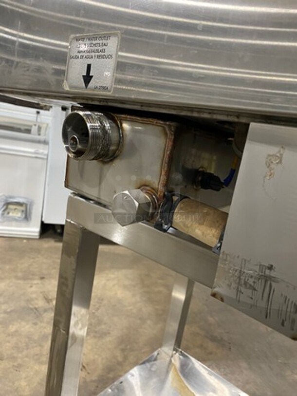 WOW! LATE MODEL 2014! Alto Shaam Commercial Combitherm Convection Oven! On Commercial Equipment Stand! All Stainless Steel! On Legs! Model: 1010ESI SN: 1399869000 208/240V 60HZ 1 Phase! Working When Removed!  - Image 9 of 10