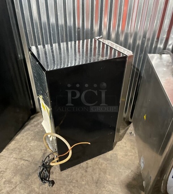 Scotsman Undercounter Ice Machine! MODEL DCE33PA-1SC SN: 071113200174401 115V 1PH  - Image 4 of 8