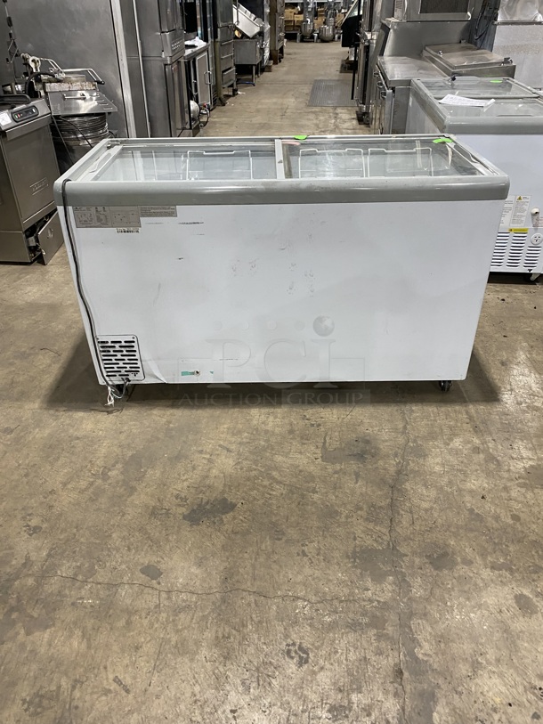 Kelvinator Commercial  Ice Cream Dipping/Display Freezer! MODEL: KCNF140WH SN:33170 115V! Working When Removed! ON Casters! - Image 3 of 7