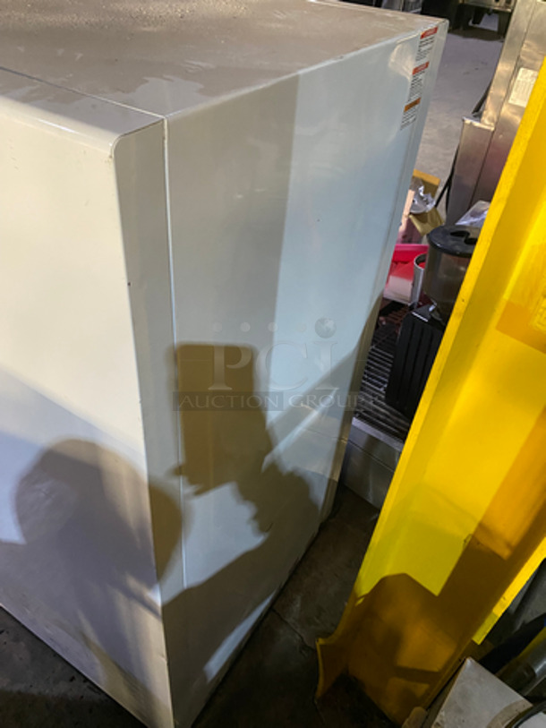Beverage Air Commercial Refrigerated Open Grab-N-Go Drink Display Case! With Poly Coated Racks! Model: BZ131W SN: 11613267 115V 60HZ 1 Phase - Image 4 of 7