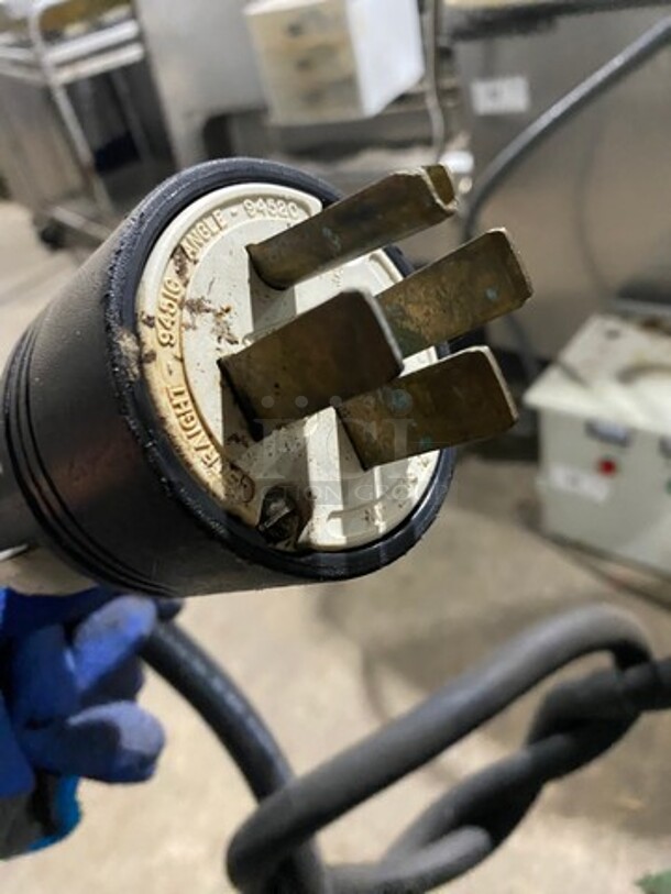 Henny Penny Commercial Countertop Electric Powered Heated Food Display Case Merchandiser! With Rear Access Sliding Doors! Stainless Steel Body! Model: HMR106 SN: HA0610047 120/208V 60HZ 1 Phase - Image 9 of 9