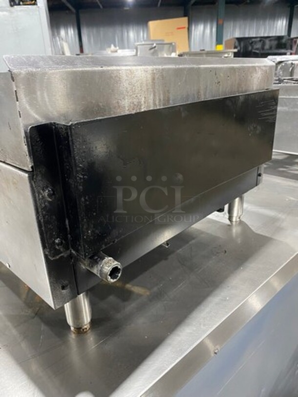 Commercial Countertop Natural Gas Powered Flat Top Griddle! With Back And Side Splashes! All Stainless Steel! On Small Legs! - Image 4 of 7