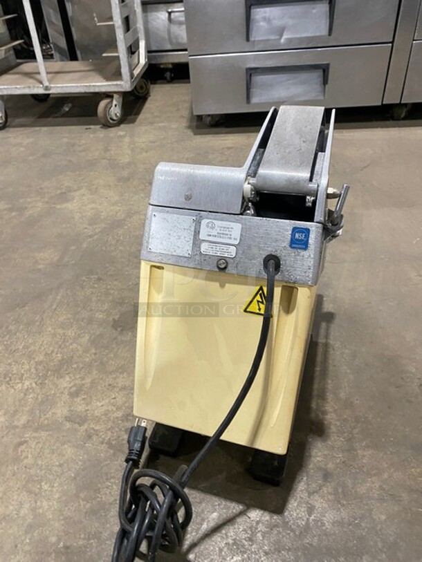 Electrolux Commercial Countertop Vegetable Slicer/Food Processor! 115V! Model: TR22 SN: 27639 0520 040! - Image 3 of 7