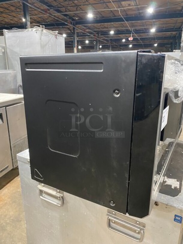 LATE MODEL! 2020 Samsung Countertop Microwave Oven! Model: ME21M706BAS SN: 0B8D7WONC02647J 120V - Image 2 of 10