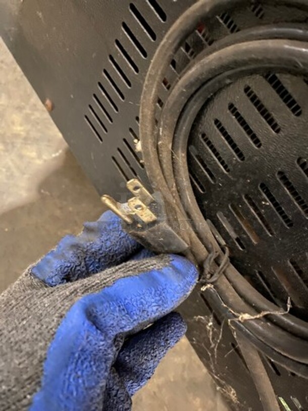 Snack Attack Commercial Snack And Drink Combo Vending Machine! Model: VM150 SN: V150A1801, Model: VM250 SN: V250A0874 - Image 5 of 9