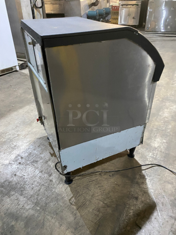 Scotsman Commercial Ice Bin! Stainless Steel Body! On Legs! NOT TESTED! Model: CU2026MA-1E SN: 18051320010560 115V 60HZ 1 Phase - Image 4 of 8