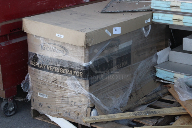 BRAND NEW SCRATCH & DENT! Koolmore CDC-250-BK 48 in. Self-Service Countertop Display Refrigerator in Black. Glass is broken.   - Image 2 of 2
