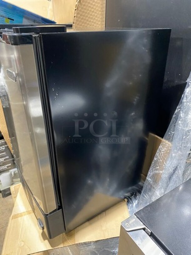 NEW! OUT OF THE BOX! SCRATCH-N-DENT! Whynter Undercounter Built In Ice Maker! 12LB Ice Capacity! All Stainless Steel! Model: UIM155 115V - Image 3 of 9