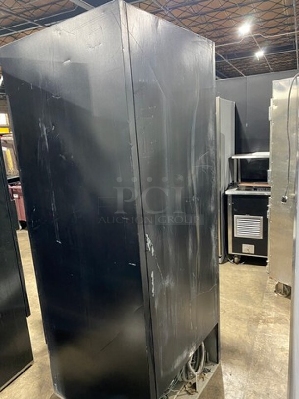 Beverage Air Commercial Single Door Reach In Refrigerator Merchandiser! With View Through Door! With Poly Coated Racks! Model: MT27 SN: 8486475 115V 60HZ 1 Phase - Image 4 of 8
