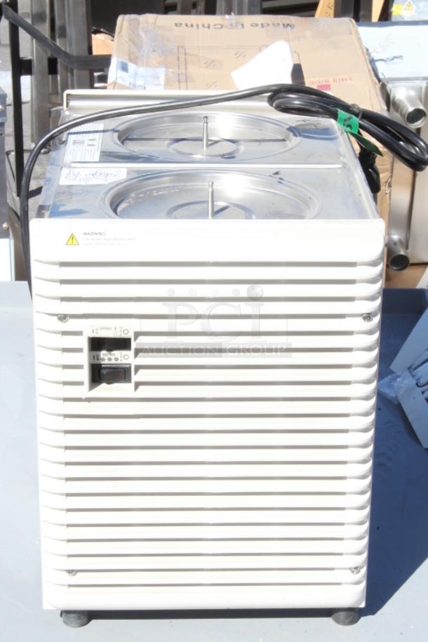 BRAND NEW SCRATCH & DENT! Crathco D25-4 Classic Bubbler Series Double 5 Gallon Bowl High Impact Plastic Refrigerated Beverage Dispenser. Missing the Bowls. S/N: T539095 - Image 3 of 6