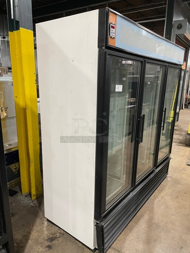 True Commercial Triple Glass Door Refrigerator Merchandiser! With Poly Coated Racks! 115V 1 Phase! Model: GDM-72 SN:1-4383488! - Image 4 of 8