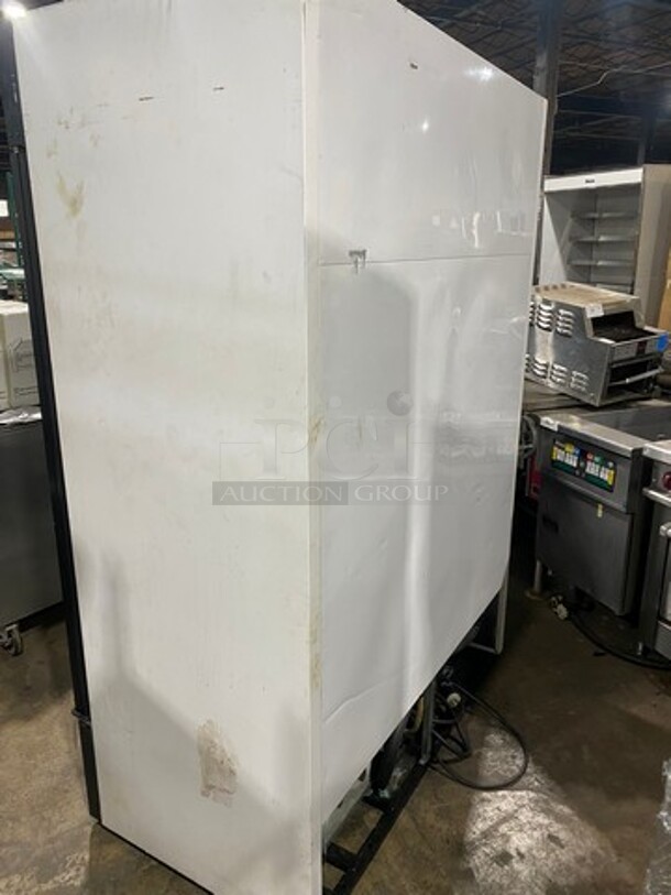 True 2 Door Reach In Freezer Merchandiser! With View Through Doors! Poly Coated Racks! Model: GDM49FLD SN: 7578241 115/208/230V 60HZ 1 Phase - Image 3 of 11