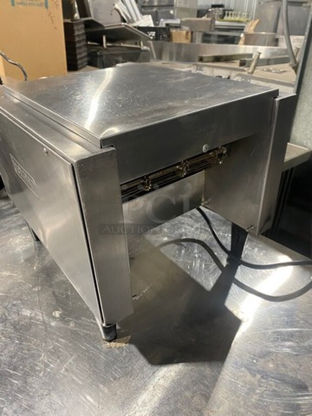 Holman Commercial Counter Top Toaster! All Stainless steel! On Legs! - Image 3 of 7