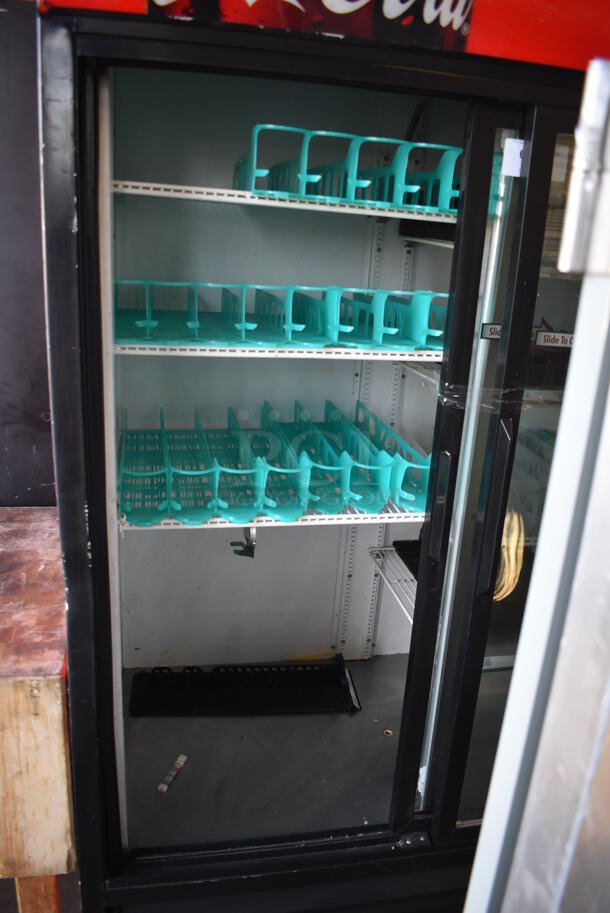 True GDM-69 Metal Commercial 3 Door Reach In Cooler Merchandiser w/ Poly Coated Racks. 115 Volts, 1 Phase. Tested and Working! - Image 3 of 7