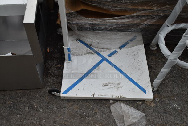 Metal Floor Style Stand. - Image 2 of 4