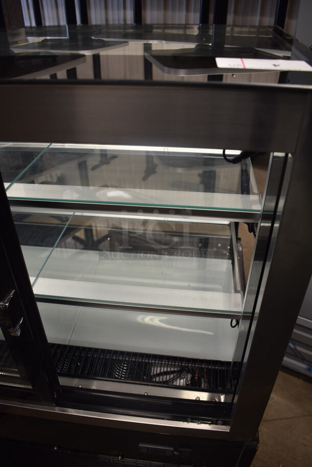 BRAND NEW SCRATCH AND DENT! Avantco BC-72-HC 72" Curved Glass Black Refrigerated Bakery Display Case on Commercial Casters. Missing Side Glass. 115 Volt 1 Phase. Tested and Working! - Image 6 of 12