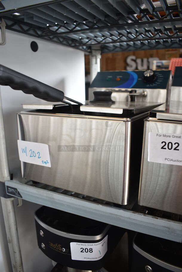 2 BRAND NEW SCRATCH AND DENT! 2023 Hoocoo FRY-10L Stainless Steel Commercial Countertop Electric Powered Fryer w/ Lid and Fry Basket. 120 Volts, 1 Phase. 2 Times Your Bid! - Image 4 of 10