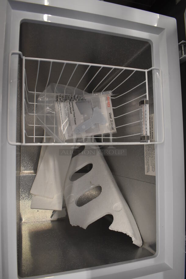 BRAND NEW IN BOX! Galaxy 177CF5 Metal Commercial 5.2 cu. ft. Chest Freezer on Commercial Casters. 115 Volts, 1 Phase. 30x22x33.5. Tested and Working! - Image 5 of 9