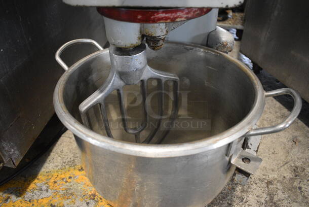 Univex Model 1222 Metal Commercial Countertop 20 Quart Planetary Dough Mixer w/ Paddle Attachment and Metal Bowl. 115 Volts, 1 Phase. 11x30x26. Tested and Working! - Image 10 of 10