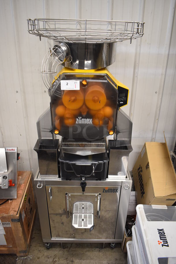2017 Zumex Speed Pro Tank Podium Stainless Steel Commercial Floor Style Citrus Juicer on Commercial Casters. Comes w/ Extra Pieces: See Pictures For Details! 115 Volts, 1 Phase. 27x21x69. Tested and Working! - Image 6 of 12