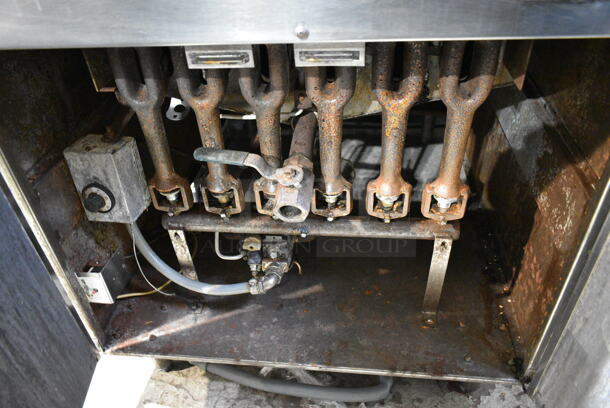 Pitco Frialator 24P-E Stainless Steel Commercial Floor Style Natural Gas Powered Deep Fat Donut Fryer. 120,000 BTU.  - Image 5 of 6