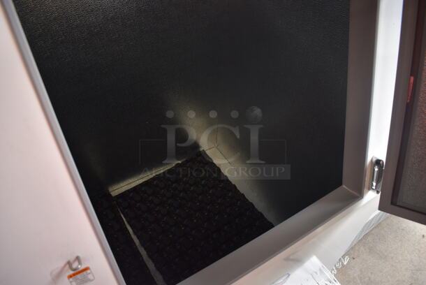 BRAND NEW SCRATCH AND DENT! 2022 Leer L060SCSE Outdoor Slanted Bagged Ice Machine Freezer Merchandiser. Includes Original Manual. 115 Volt 1 Phase. Tested and Working! - Image 6 of 9