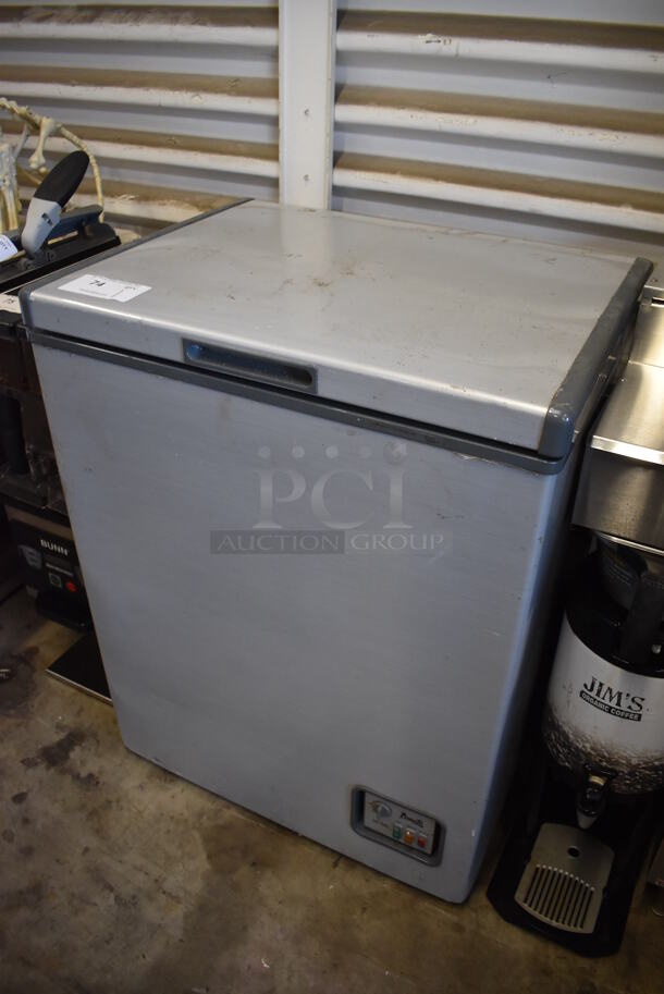 Avanti CF97/CF98PSS Metal Commercial Chest Freezer. 115 Volts, 1 Phase. 25.5x21x33. Tested and Working! - Image 2 of 5