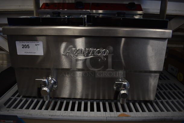 BRAND NEW SCRATCH AND DENT! Avantco F202 30 lb. Dual Tank Medium-Duty Electric Countertop Fryer- 208/240V Tested and Working! - Image 4 of 8