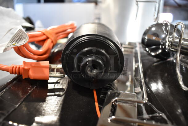 BRAND NEW SCRATCH AND DENT! KitchenAid KHBC310OB 300 Series 10" Two-Speed Immersion Blender. 120 Volts, 1 Phase. Tested and Working! - Image 6 of 7