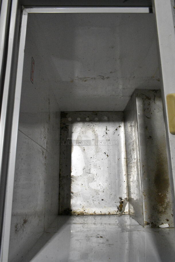 True TFM-29FL Metal Chest Freezer Merchandiser. Right Door Does Not Move. 115 Volts, 1 Phase. Tested and Working! - Image 4 of 6