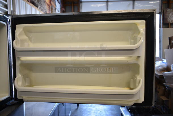 Kenmore 253.7482340G Metal Cooler Freezer Combo. 115 Volts, 1 Phase. Tested and Powers On But Does Not Get Cold - Image 3 of 6
